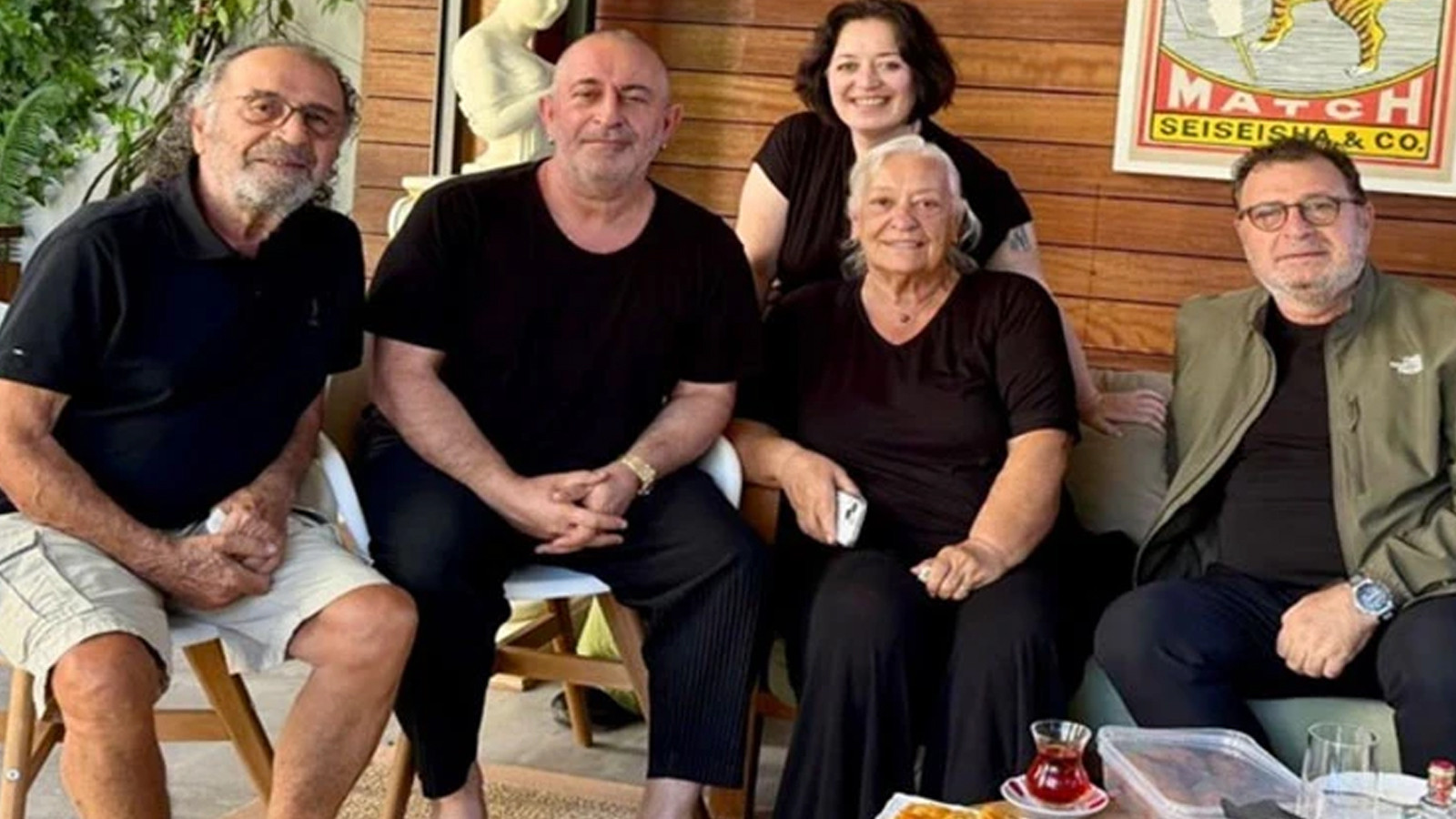 Kalp krizi sonrası kulağındaki çizgi konuşulmuştu: Cem Yılmaz’dan imalı paylaşım
